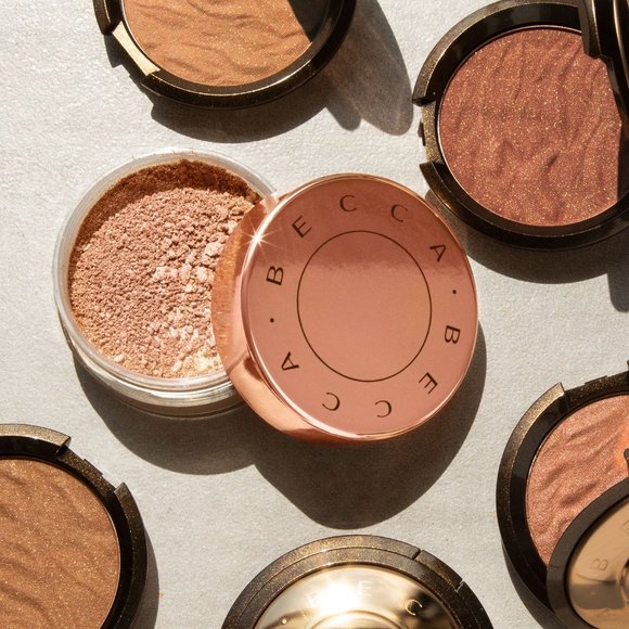 ✨HOST PICK✨ Becca Glow Dust Highlighter - Champagne Pop - Picture 7 of 7